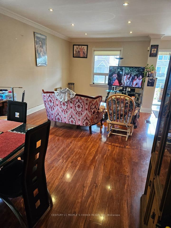 94 Ypres Road, Toronto, ON M6M 1P3 – photo 2