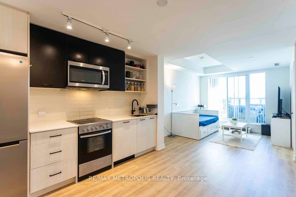 2300 St Clair Avenue W 308, Toronto, ON M6N 0B3 – photo 3