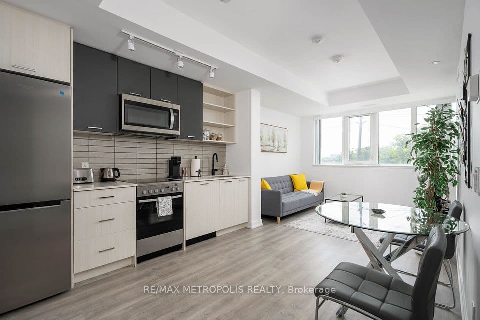 2300 St Clair Avenue W 307, Toronto, ON M6N 0B3 – photo 2
