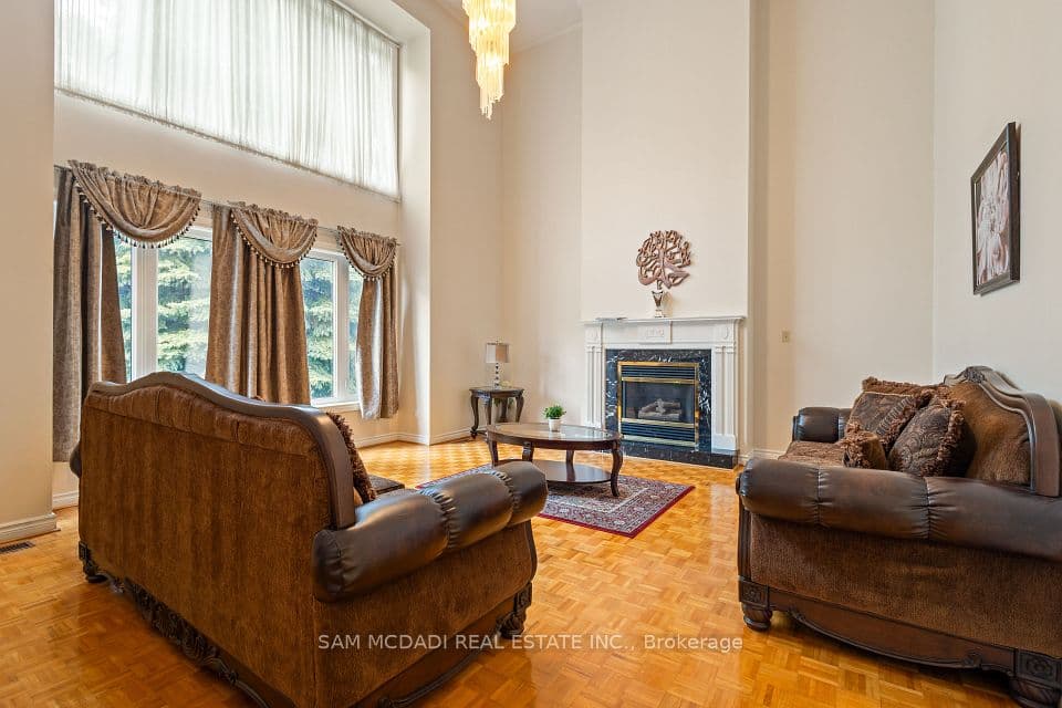 2492 Erin Centre Boulevard, Mississauga, ON L5M 5B2 – photo 3