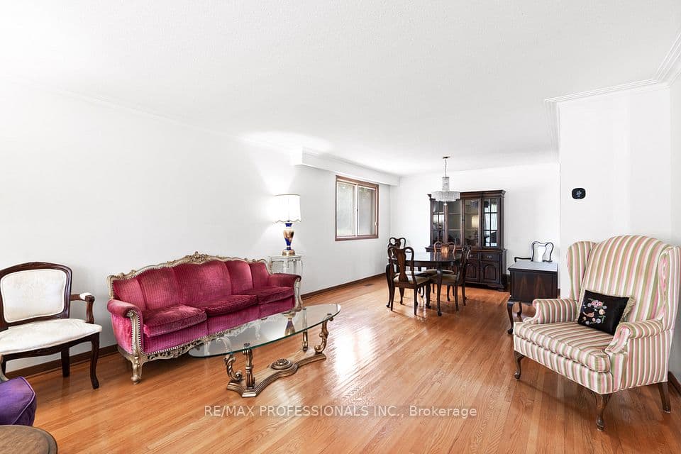 380 Targa Road, Mississauga, ON L5A 1S5 – photo 3