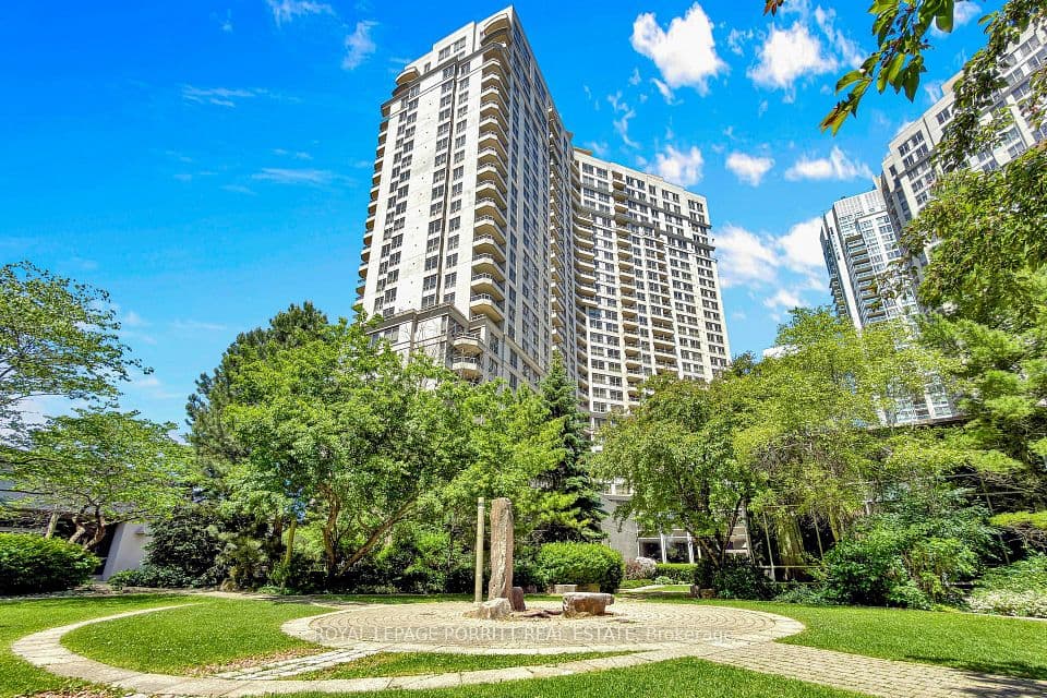 3888 Duke Of York Boulevard 927, Mississauga, ON L5A 4P5 – main photo