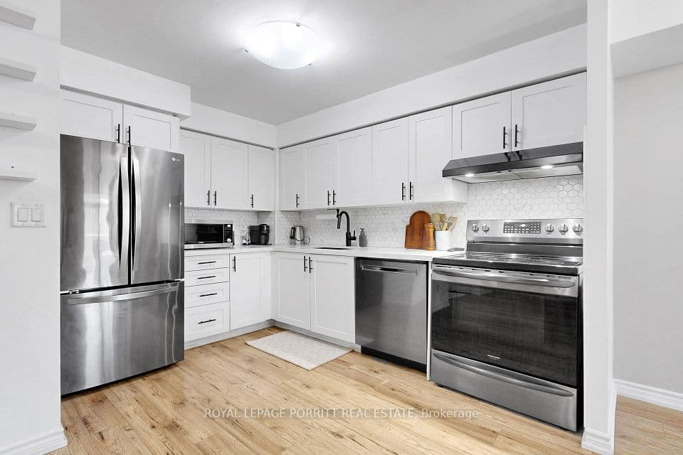 3888 Duke Of York Boulevard 927, Mississauga, ON L5A 4P5 – photo 2