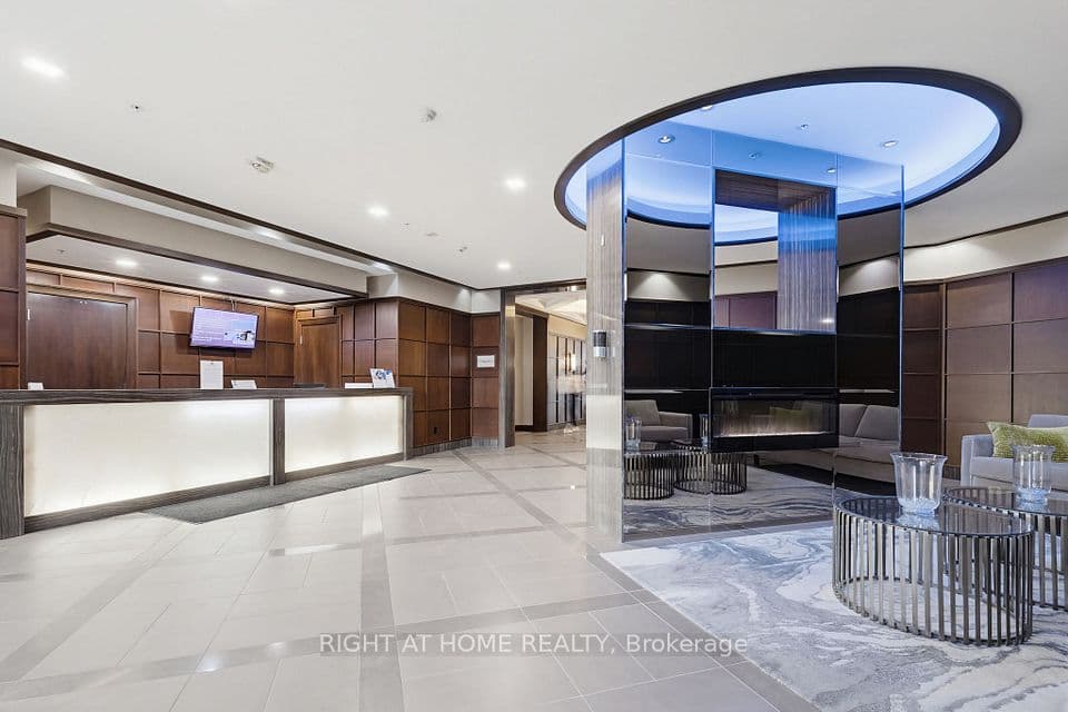 2480 Prince Michael Drive PH08, Oakville, ON L6H 0H1 – photo 3