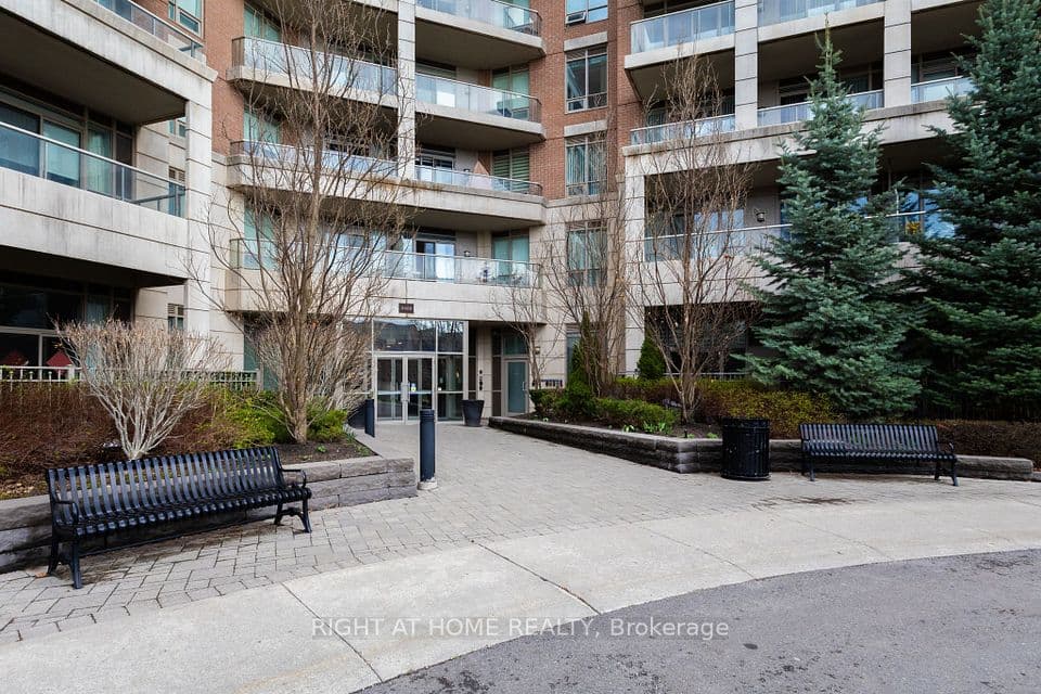 2480 Prince Michael Drive PH08, Oakville, ON L6H 0H1 – photo 2