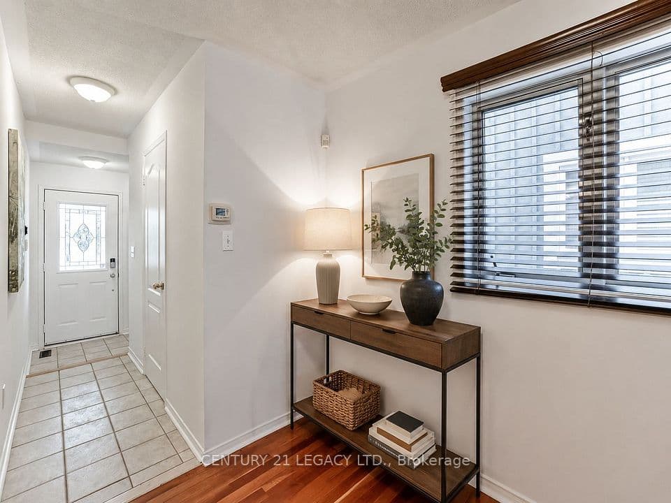 1098 Carding Mill Place, Mississauga, ON L5W 1C5 – photo 2