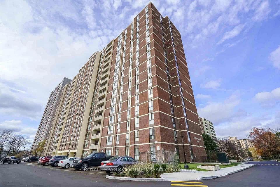 3170 Kirwin Avenue E 204, Mississauga, ON L5A 3R1 – main photo