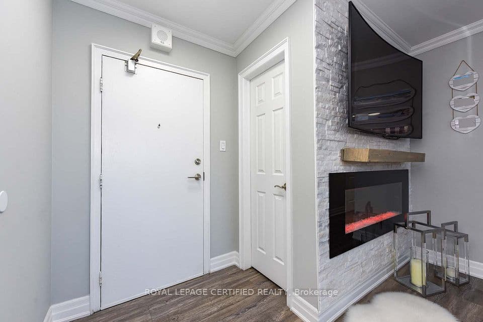3170 Kirwin Avenue E 204, Mississauga, ON L5A 3R1 – photo 2