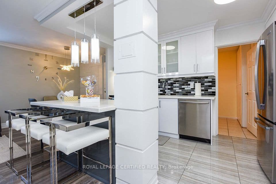 3170 Kirwin Avenue E 204, Mississauga, ON L5A 3R1 – photo 3