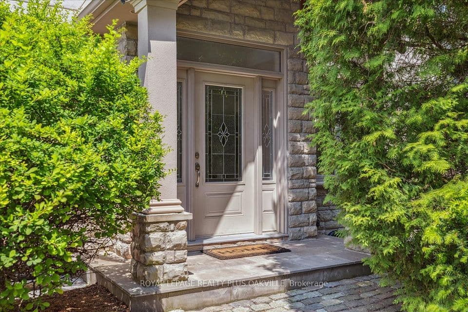 621 North Shore Boulevard E, Burlington, ON L7T 1X4 – photo 2