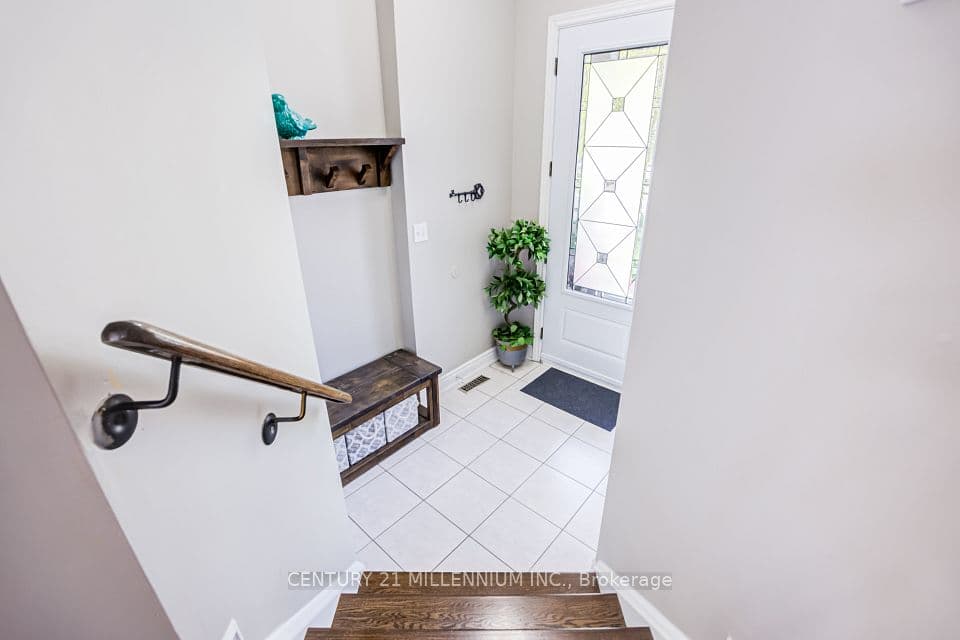 7 Bramoak Crescent, Brampton, ON L7A 1T7 – photo 3