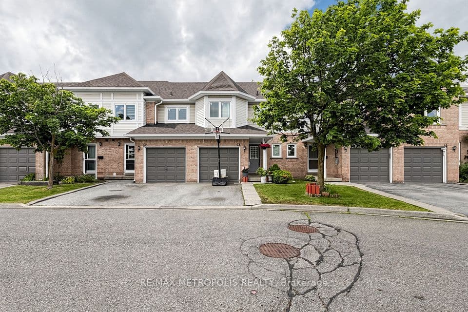 62 Brisbane Court, Brampton, ON L6R 1V4 – main photo