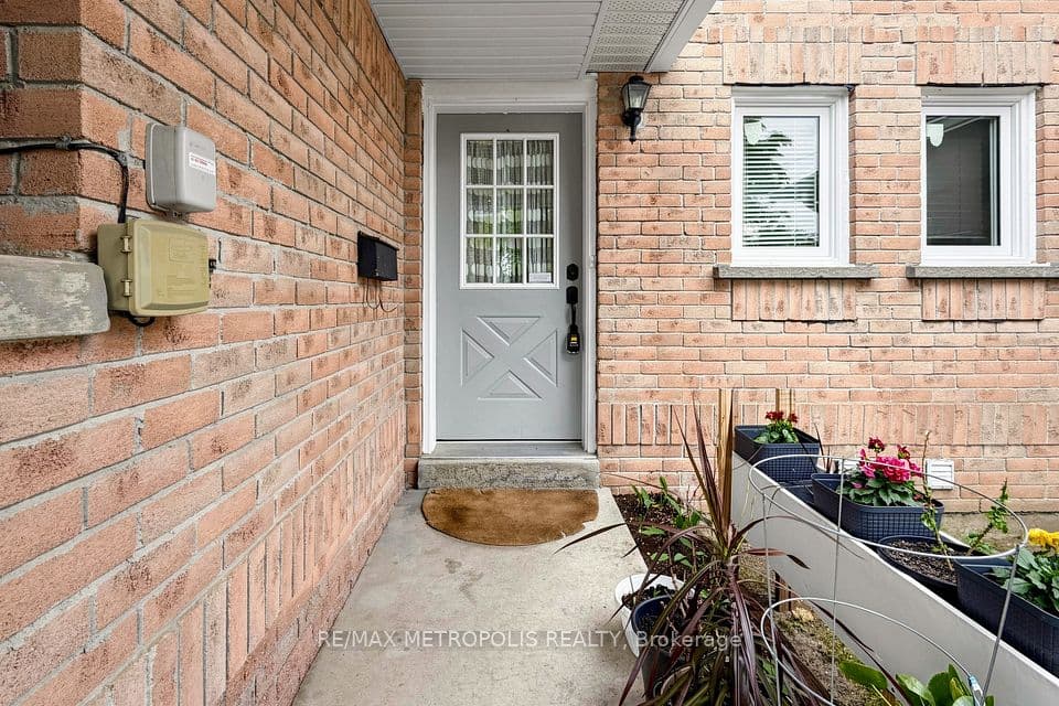 62 Brisbane Court, Brampton, ON L6R 1V4 – photo 3