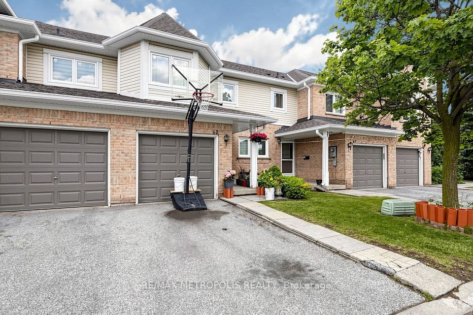 62 Brisbane Court, Brampton, ON L6R 1V4 – photo 2