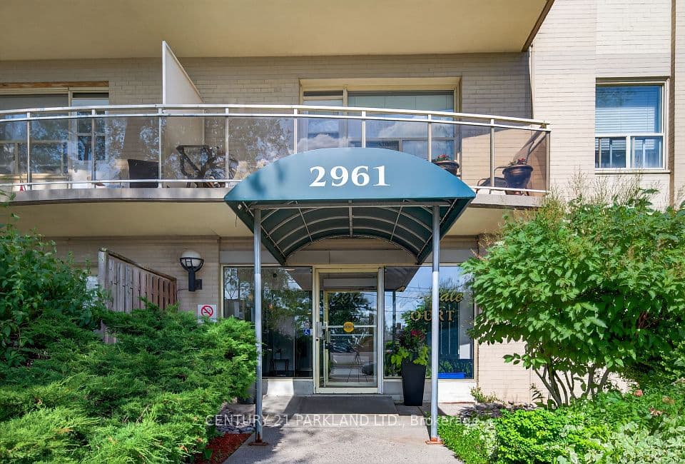 2961 Dufferin Street 202, Toronto, ON M6B 3T2 – main photo