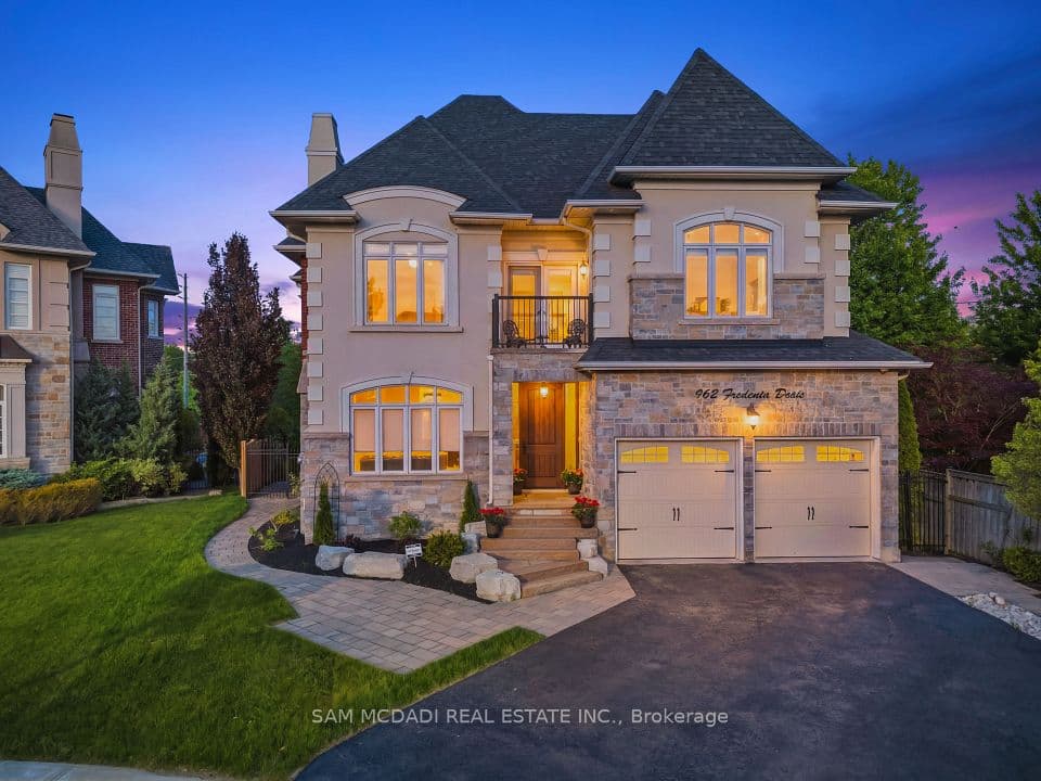 962 Fredonia Drive, Mississauga, ON L5C 2W4 – main photo