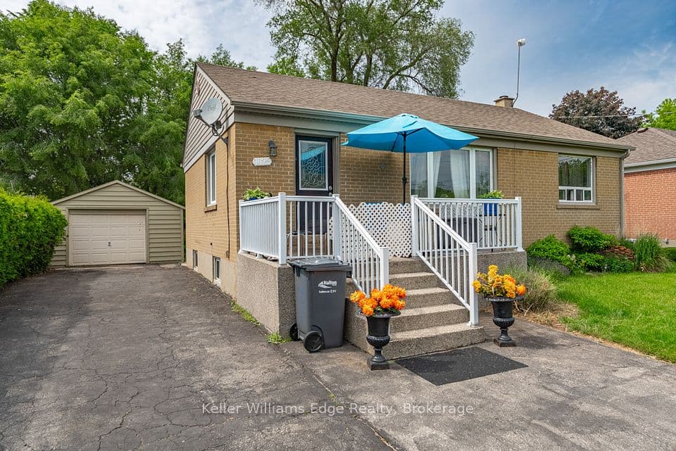 1025 Pinegrove Road, Oakville, ON L6L 2W3 – photo 3