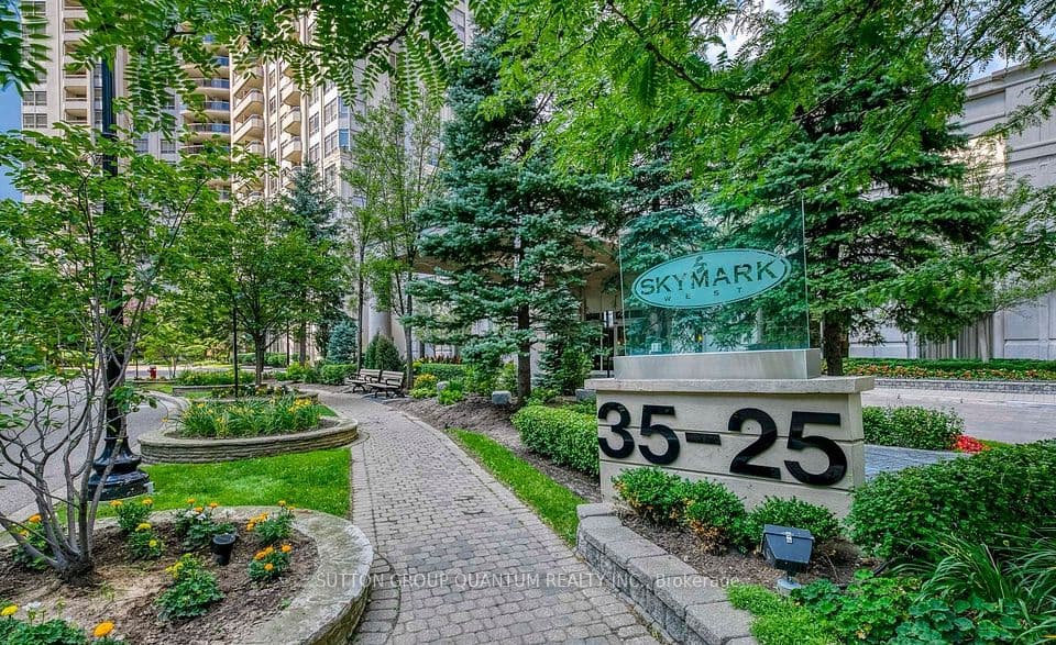 25 Kingsbridge Garden Circle 1123, Mississauga, ON L5R 4B1 – photo 2