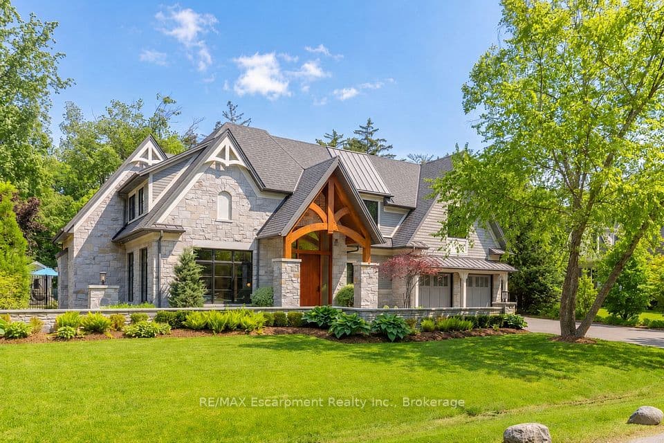 129 WOLFDALE Avenue, Oakville, ON L6L 4R9 – photo 2