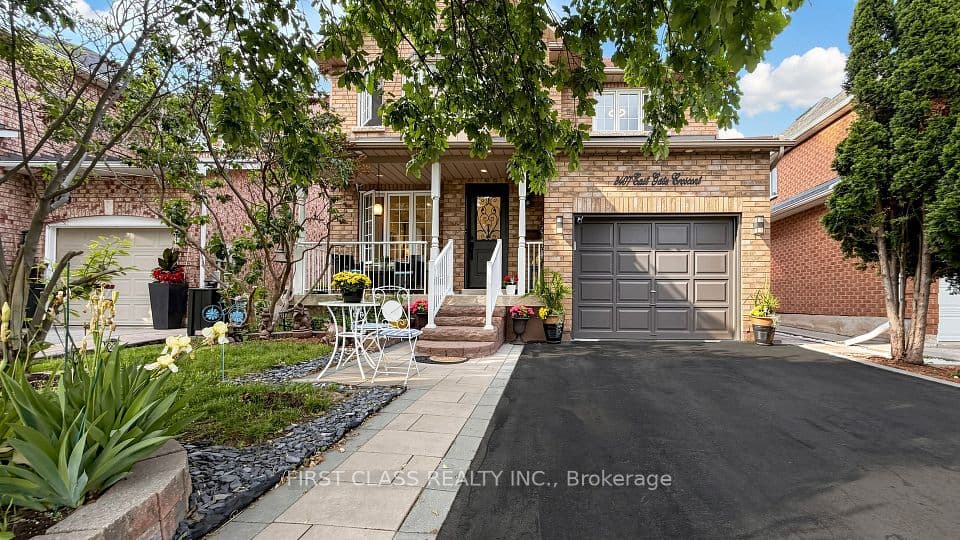 2407 East Gate Crescent, Oakville, ON L6H 6L1 – main photo