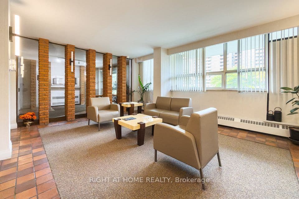 151 LaRose Avenue E 907, Toronto, ON M9P 1B3 – photo 3