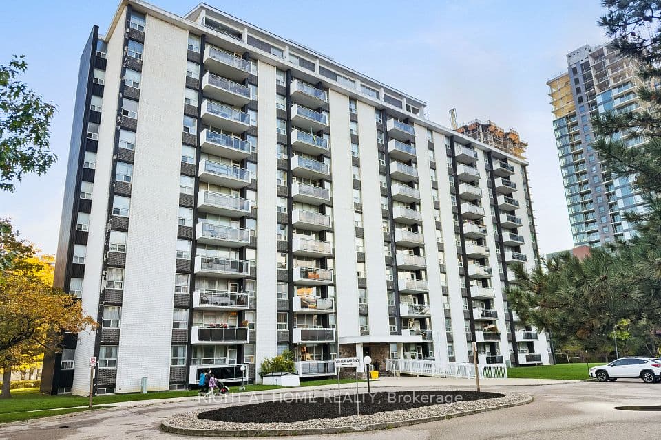 151 LaRose Avenue E 907, Toronto, ON M9P 1B3 – main photo