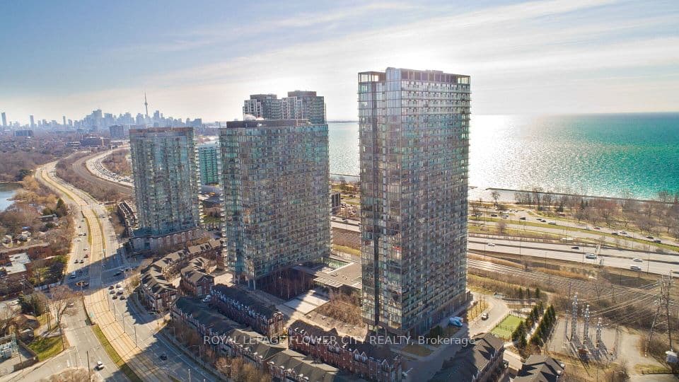 105 The Queensway Avenue 415, Toronto, ON M6S 5B5 – main photo