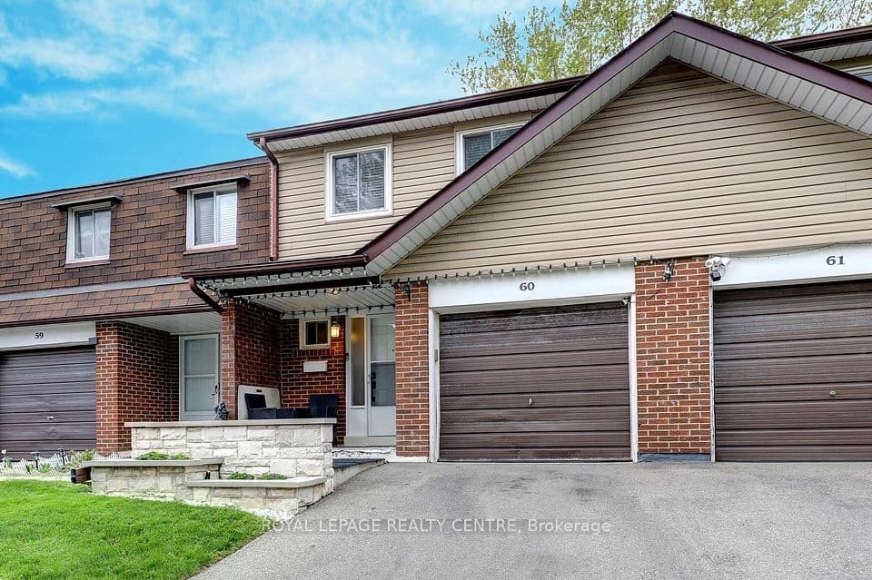 3025 Cedarglen Gate 60, Mississauga, ON L5C 2V7 – main photo