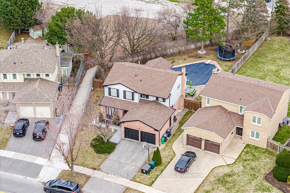 6101 Edenwood Drive, Mississauga, ON L5N 2Y6 – main photo