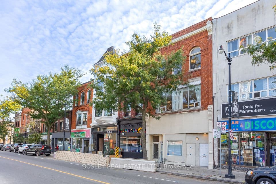 2963 Dundas Street W, Toronto, ON M6P 1Z2 – main photo