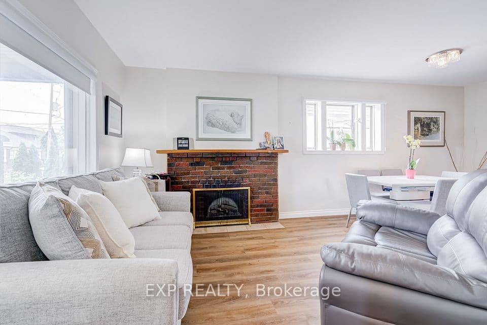 5 Laxis Avenue, Toronto, ON M6M 2K6 – photo 3