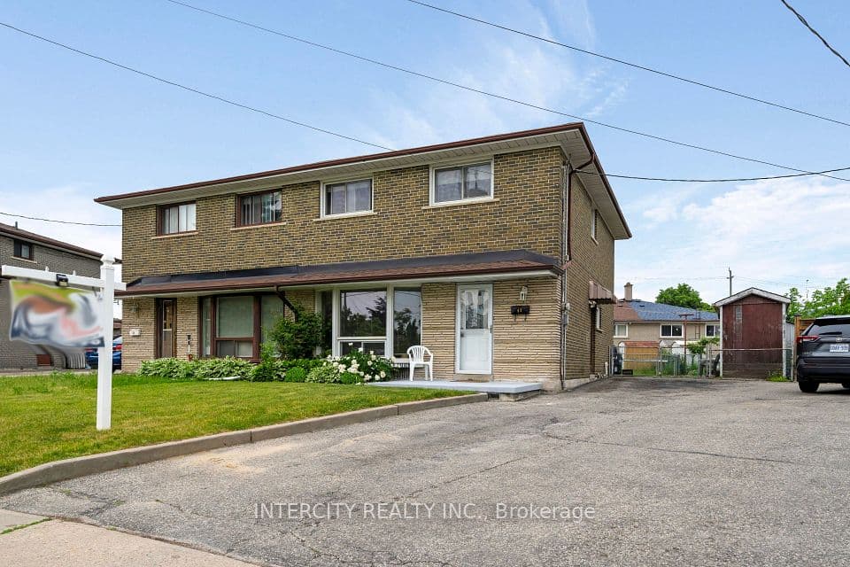 48 Goldsboro Road, Toronto, ON M9L 1A7 – main photo