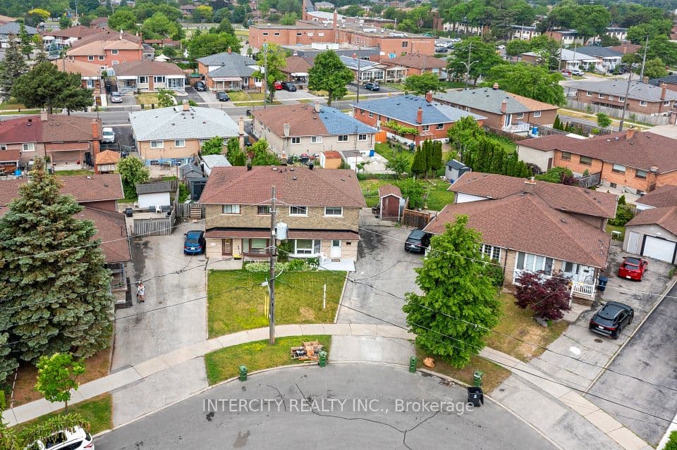 48 Goldsboro Road, Toronto, ON M9L 1A7 – photo 2