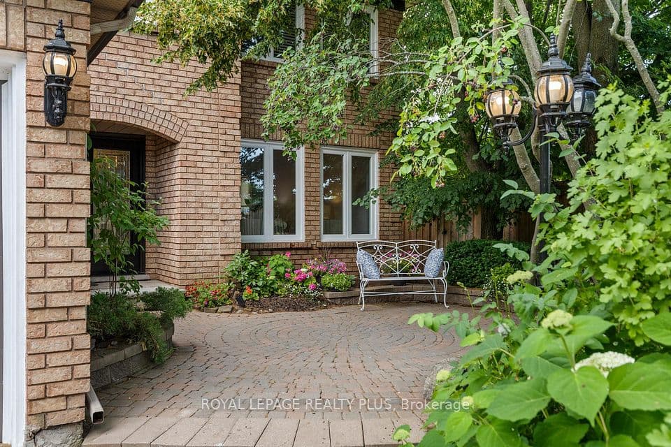 1504 Tanner Court, Oakville, ON L6M 2Z3 – photo 3