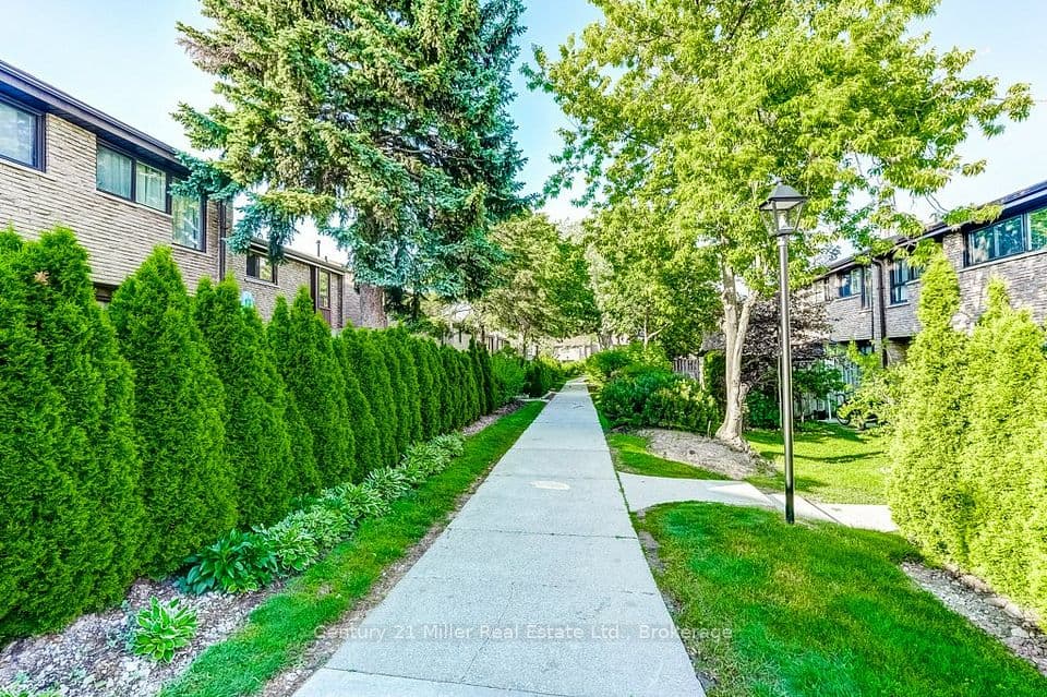 2605 Woodchester Drive 36, Mississauga, ON L5K 2E3 – photo 2