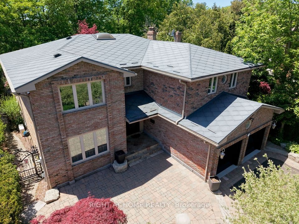 2428 Old Carriage Road, Mississauga, ON L5C 3G4 – photo 2