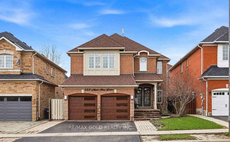 733 Novo Star Drive, Mississauga, ON L5W 1C7 – main photo