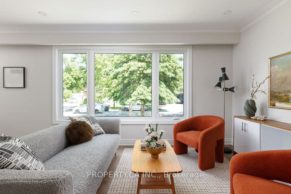 18 Alhart Drive, Toronto, ON M9V 2M9 – photo 2