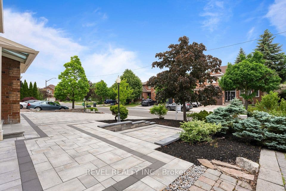 6872 Round Leaf Court, Mississauga, ON L5N 6X6 – photo 2