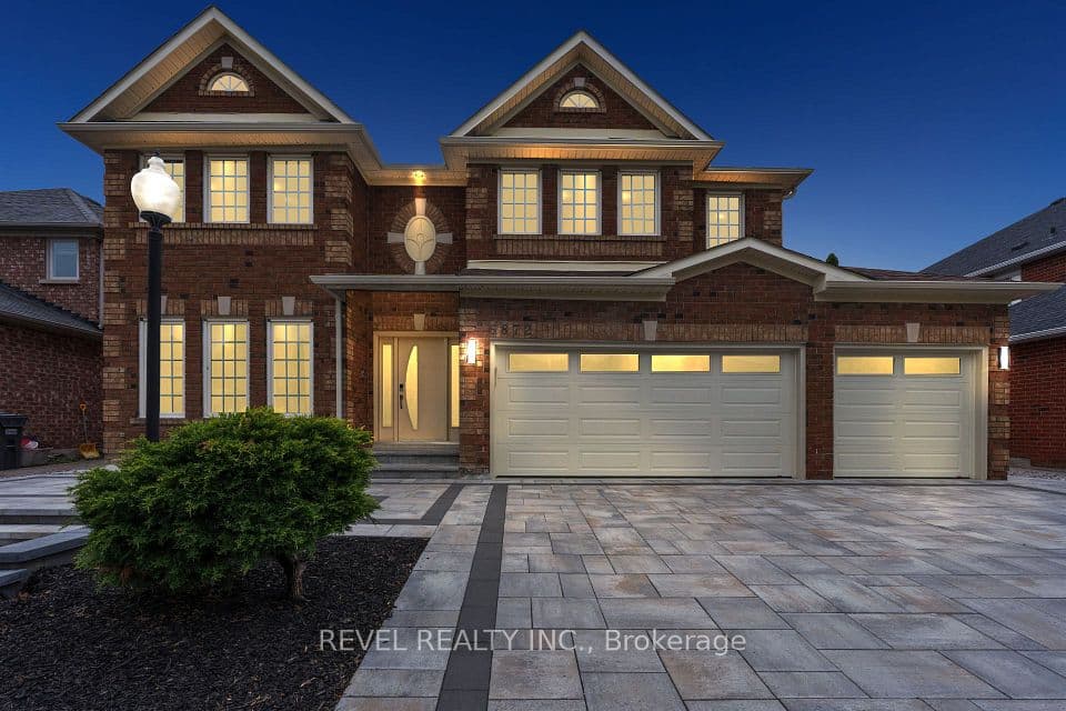 6872 Round Leaf Court, Mississauga, ON L5N 6X6 – main photo