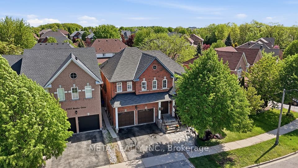 2299 Stratus Drive, Oakville, ON L6M 4Z9 – photo 2
