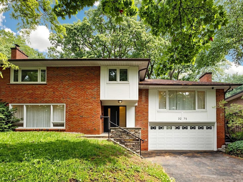 3275 Credit Heights Drive, Mississauga, ON L5C 2L8 – main photo