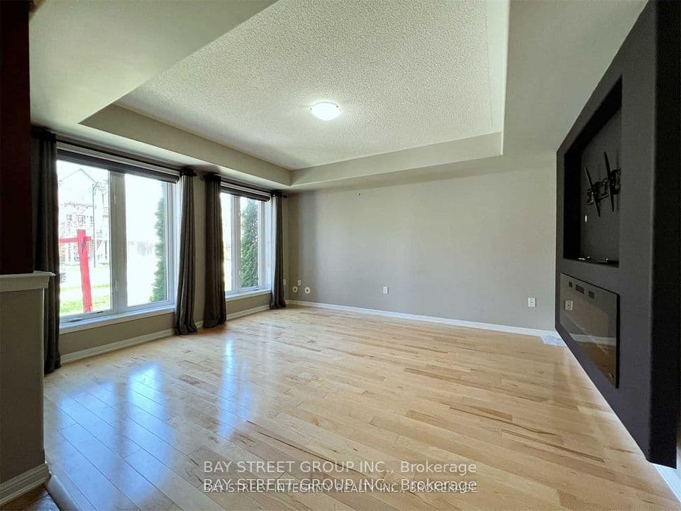 656 Holly Avenue, Milton, ON L9T 0G3 – main photo