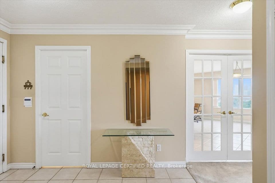 25 Kingsbridge Garden Circle 1118, Mississauga, ON L5R 4B1 – photo 2
