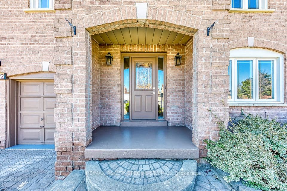102 Sunforest Drive, Brampton, ON L6Z 4B2 – photo 3