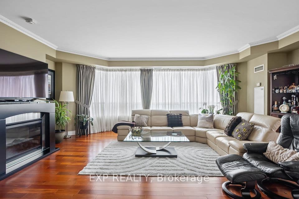 25 Kingsbridge Garden Circle 2709, Mississauga, ON L5R 4B1 – photo 3
