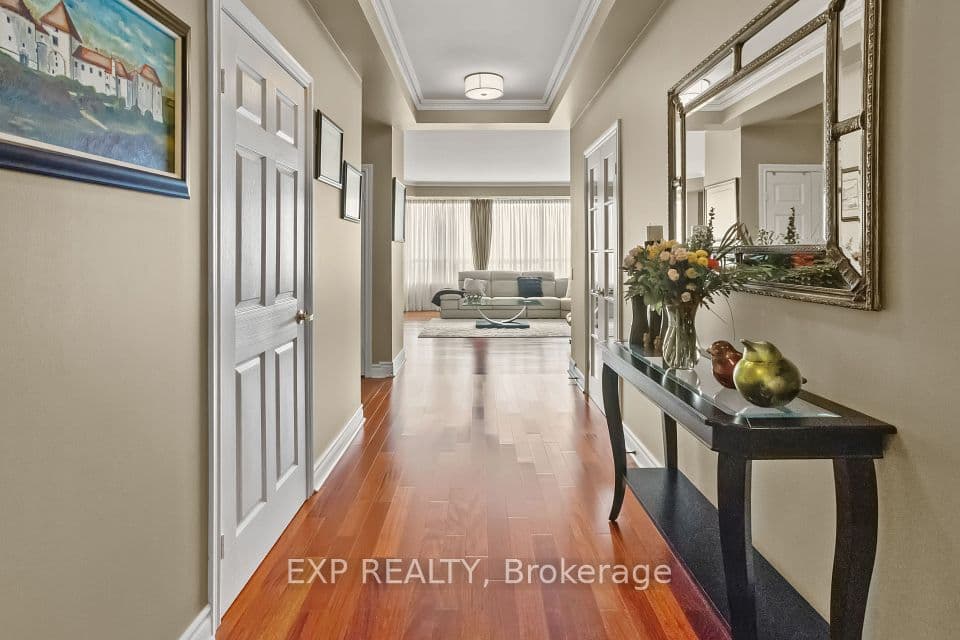 25 Kingsbridge Garden Circle 2709, Mississauga, ON L5R 4B1 – photo 2