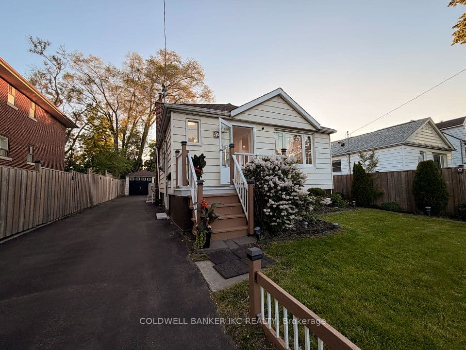 82 Seventeenth Street, Toronto, ON M8V 3K4 – photo 2