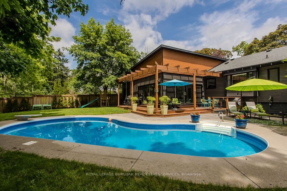 272 Goodram Drive, Burlington, ON L7L 2J5 – photo 2