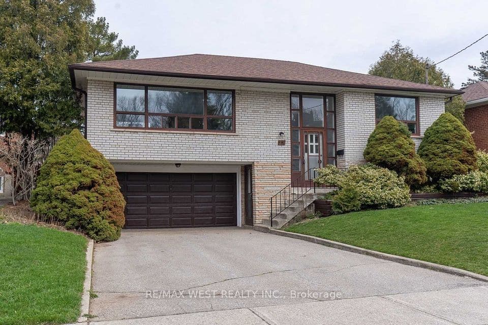 29 Fulwell Crescent, Toronto, ON M3J 1Y4 – main photo